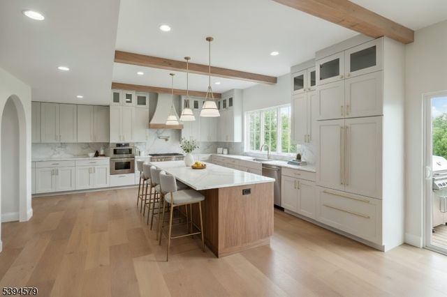 51 Brookside Ter, North Caldwell Boro, NJ 07006