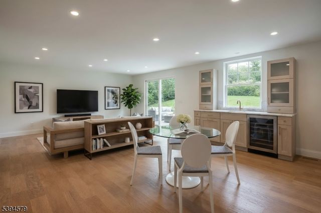 51 Brookside Ter, North Caldwell Boro, NJ 07006