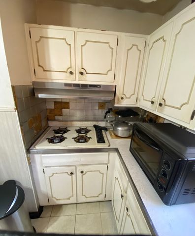 549 W 95th Street, Chicago, IL 60628