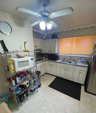 549 W 95th Street, Chicago, IL 60628