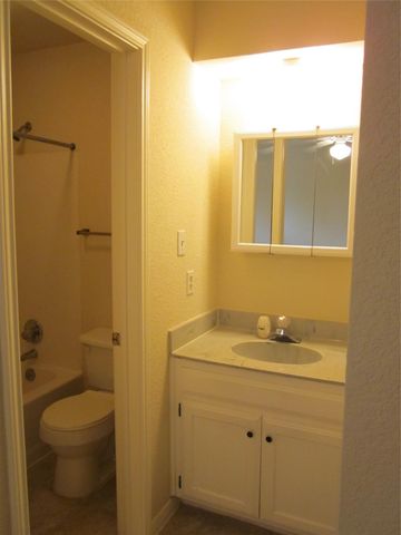 102 Verna SPUR B, Georgetown, TX 78628