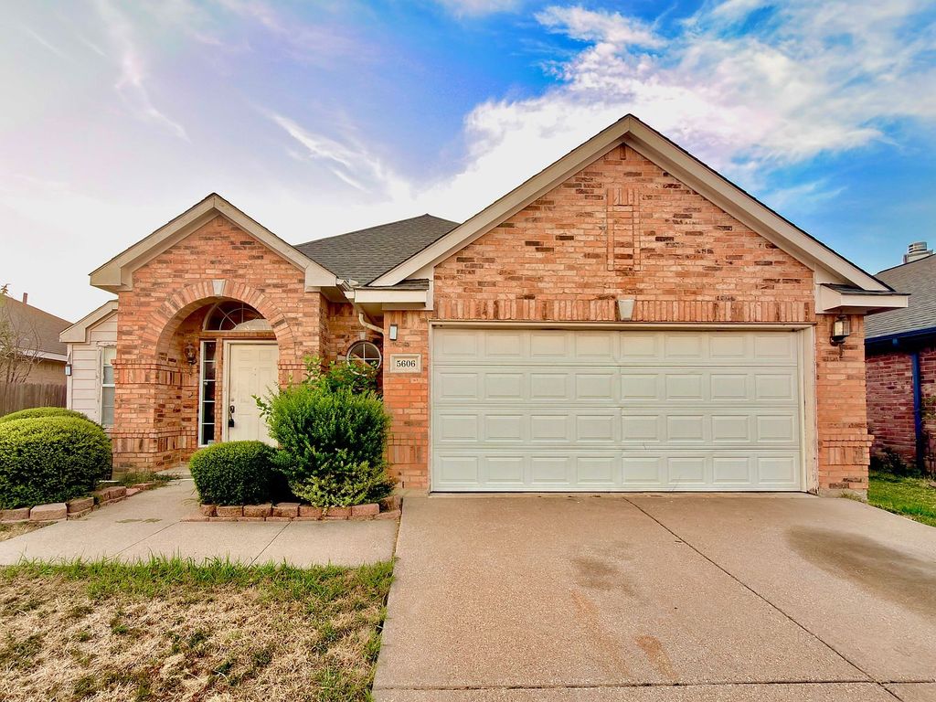 5606 Indian Hill Drive, Arlington, TX 76018