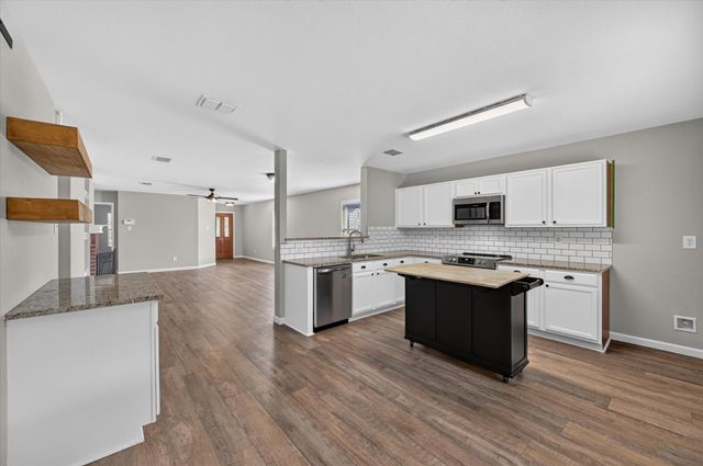 1337 Gayle Street, Burleson, TX 76028
