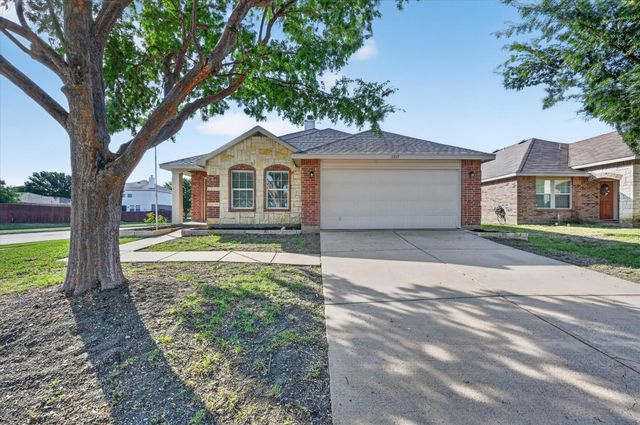 1337 Gayle Street, Burleson, TX 76028