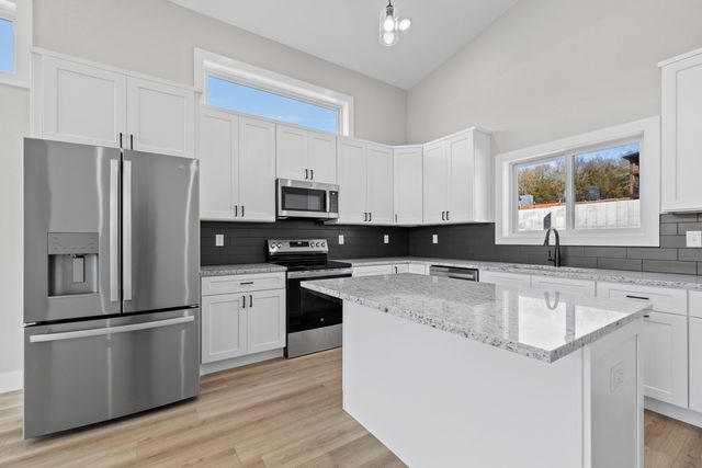 20 Teak Drive 15, Reeds Spring, MO 65737