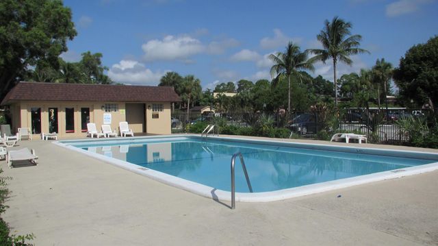 6100 Forest Hill Boulevard 202, West Palm Beach, FL 33415