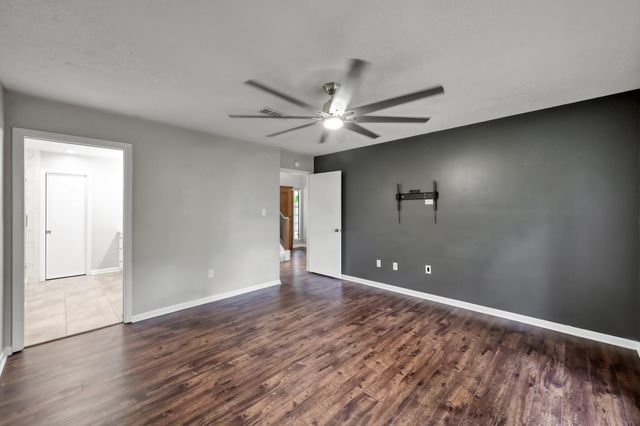 4 Coralvine Court, The Woodlands, TX 77380