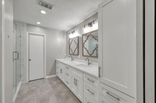 4 Coralvine Court, The Woodlands, TX 77380