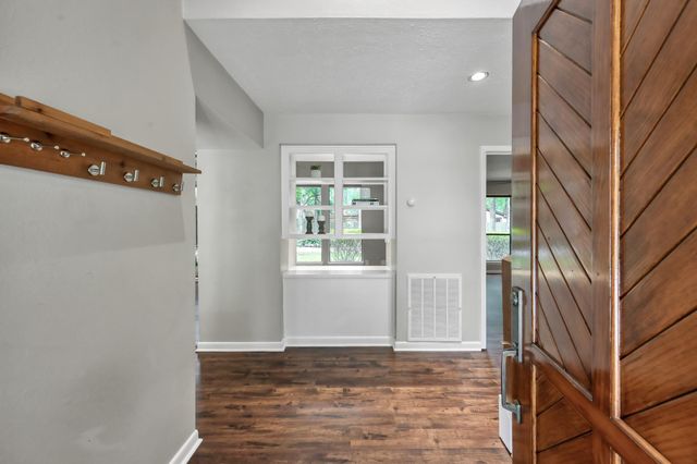 4 Coralvine Court, The Woodlands, TX 77380