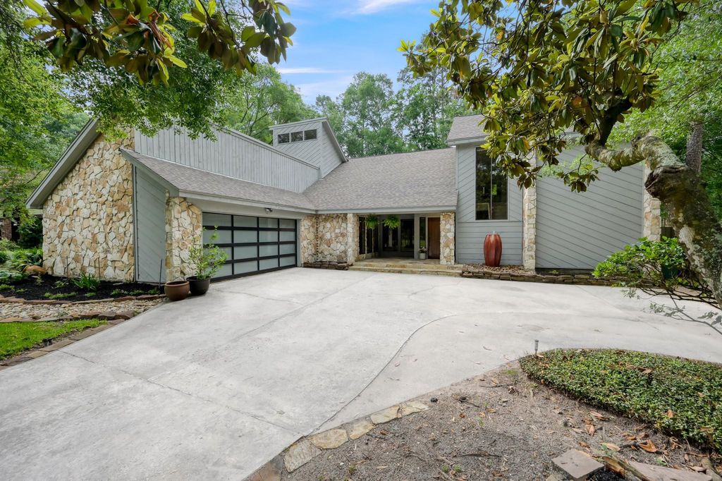 4 Coralvine Court, The Woodlands, TX 77380