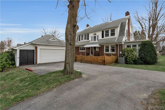 7 Harvard Place, Orchard Park, NY 14127