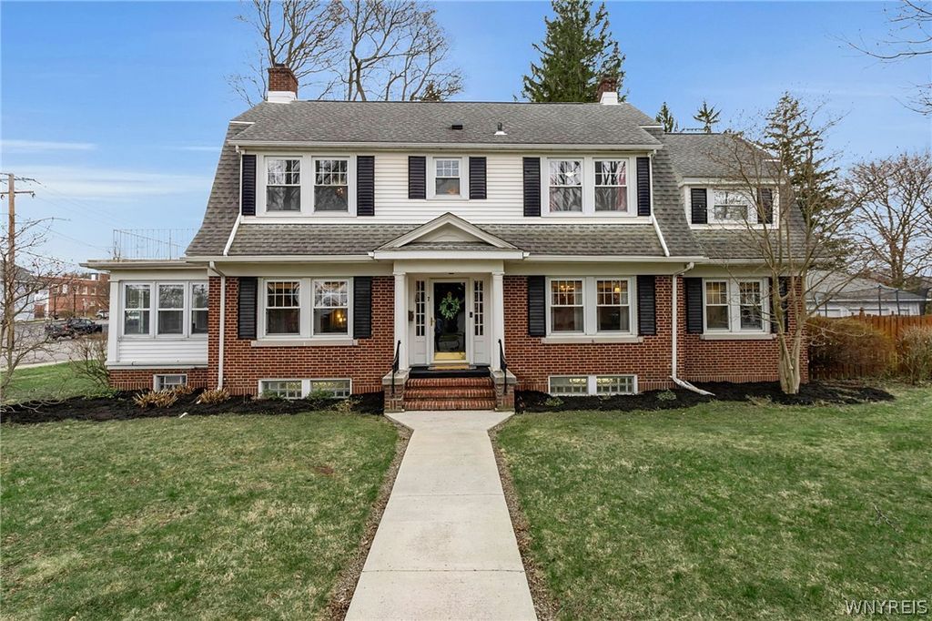 7 Harvard Place, Orchard Park, NY 14127