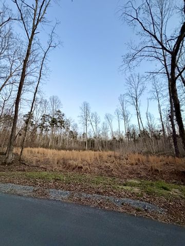1 Highland Rd, Westmoreland, TN 37186