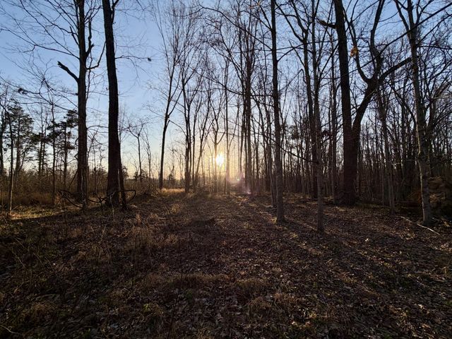 1 Highland Rd, Westmoreland, TN 37186
