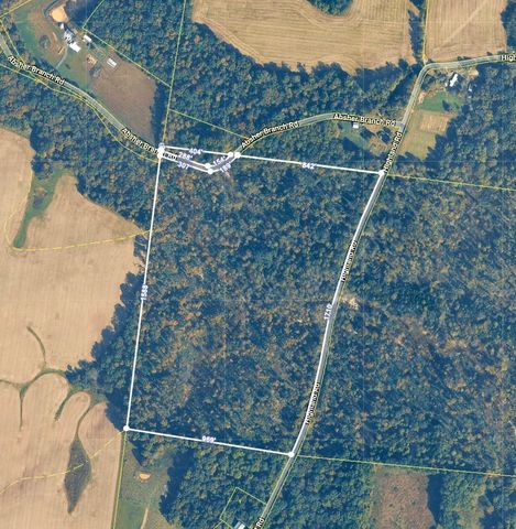 1 Highland Rd, Westmoreland, TN 37186