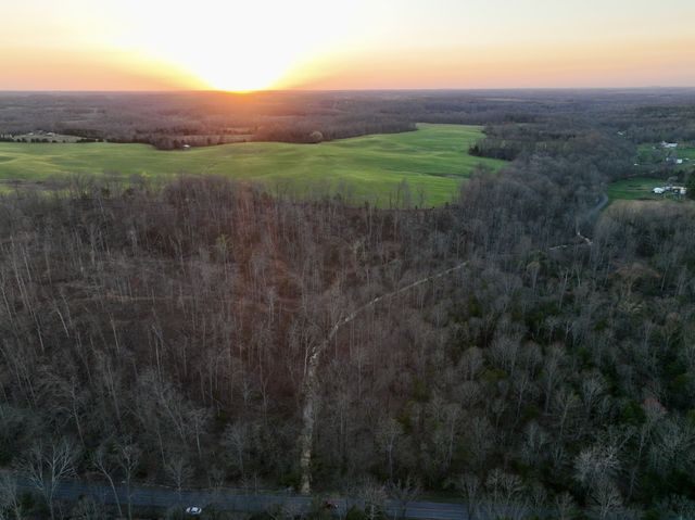 1 Highland Rd, Westmoreland, TN 37186