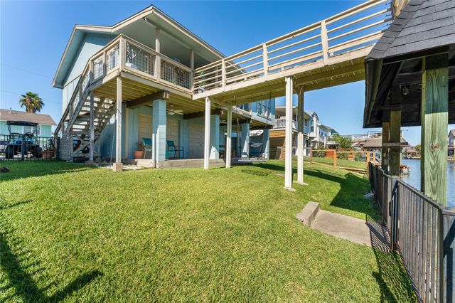 12 S Sandpiper Street, La Marque, TX 77568