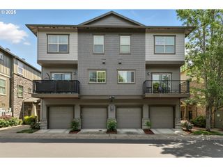 672 Ne NEWSTEAD Ln, Hillsboro, OR 97006