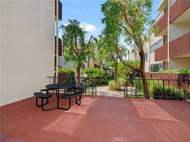 6050 Canterbury, Culver City, CA 90230
