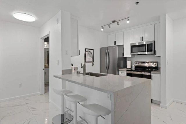 1970 Columbia Street, San Diego, CA 92101