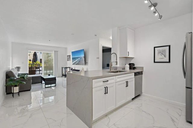 1970 Columbia Street, San Diego, CA 92101