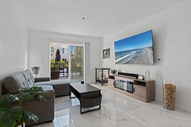 1970 Columbia Street, San Diego, CA 92101
