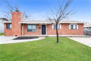 2504 Yorkshire Avenue, Moore, OK 73160