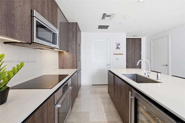 68 SE 6th St 1106, Miami, FL 33131