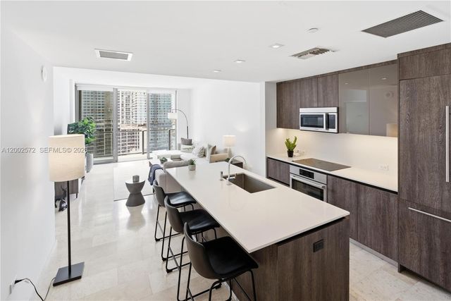 68 SE 6th St 1106, Miami, FL 33131