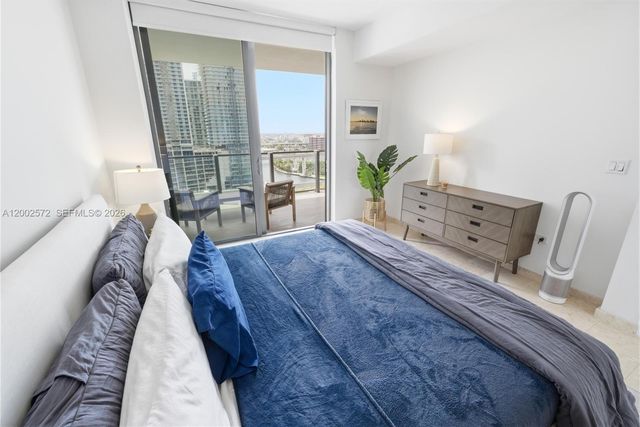 68 SE 6th St 1106, Miami, FL 33131