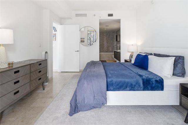 68 SE 6th St 1106, Miami, FL 33131