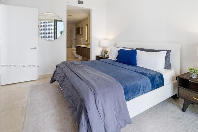 68 SE 6th St 1106, Miami, FL 33131