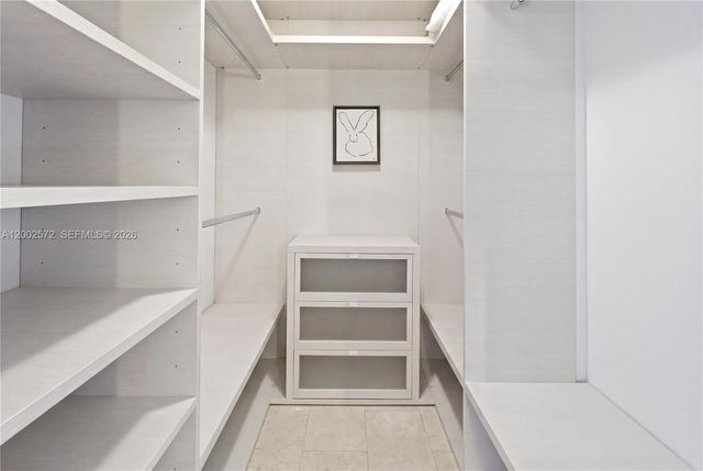 68 SE 6th St 1106, Miami, FL 33131