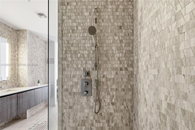 68 SE 6th St 1106, Miami, FL 33131