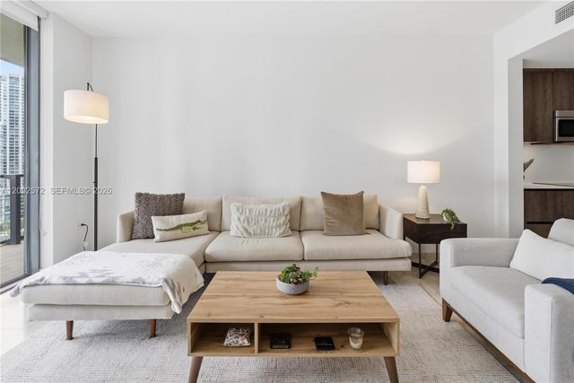 68 SE 6th St 1106, Miami, FL 33131