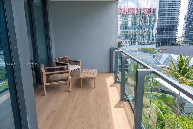 68 SE 6th St 1106, Miami, FL 33131