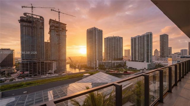 68 SE 6th St 1106, Miami, FL 33131