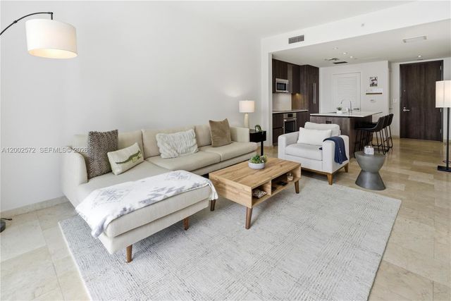 68 SE 6th St 1106, Miami, FL 33131