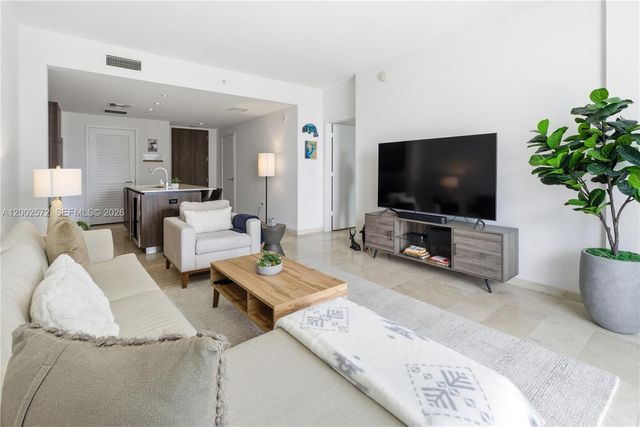 68 SE 6th St 1106, Miami, FL 33131