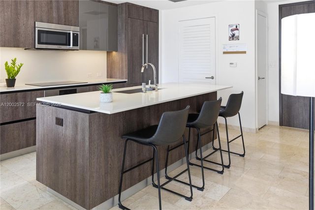 68 SE 6th St 1106, Miami, FL 33131