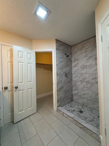 8207 Misty Ridge Lane, Houston, TX 77071