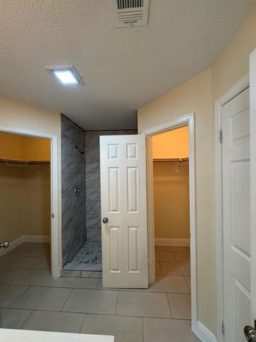 8207 Misty Ridge Lane, Houston, TX 77071