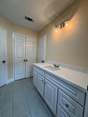 8207 Misty Ridge Lane, Houston, TX 77071
