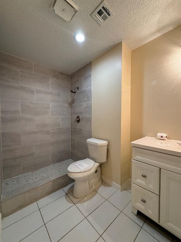 8207 Misty Ridge Lane, Houston, TX 77071