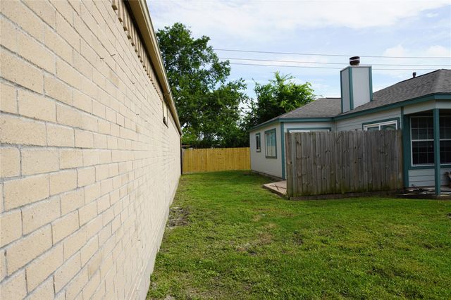 8207 Misty Ridge Lane, Houston, TX 77071