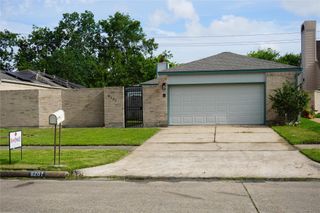 8207 Misty Ridge Lane, Houston, TX 77071
