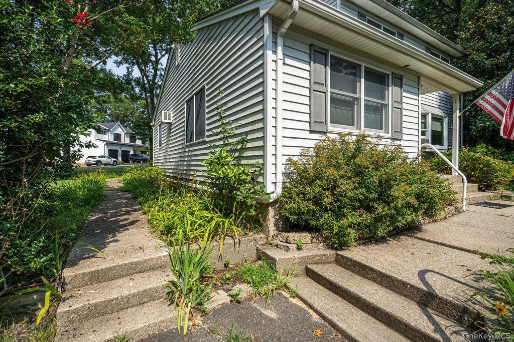 96 Oak street, Centereach, NY 11720 — photo 5