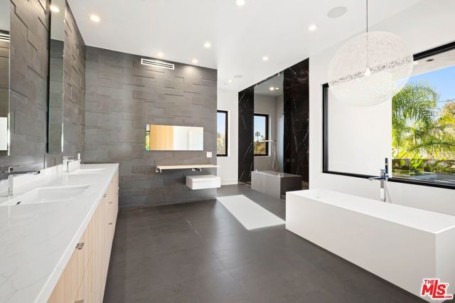 853 N Kilkea Drive, Los Angeles, CA 90046