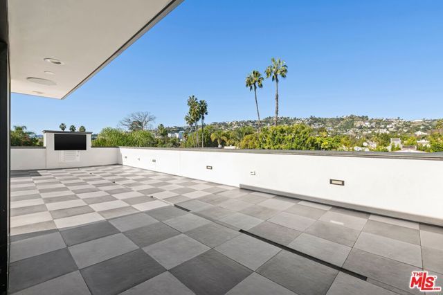 853 N Kilkea Drive, Los Angeles, CA 90046