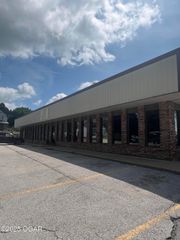 800 W Central Avenue, Carthage, MO 64836
